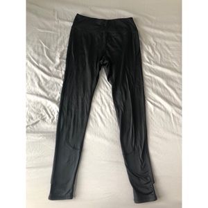 Black active stirrup leggings